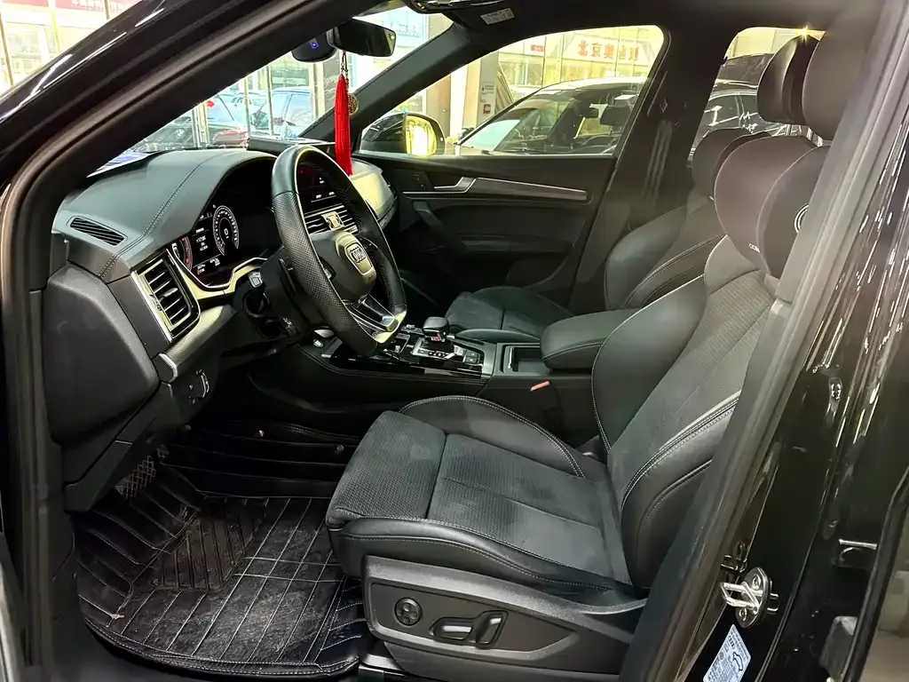 Audi Q5L Sportback — фото 9