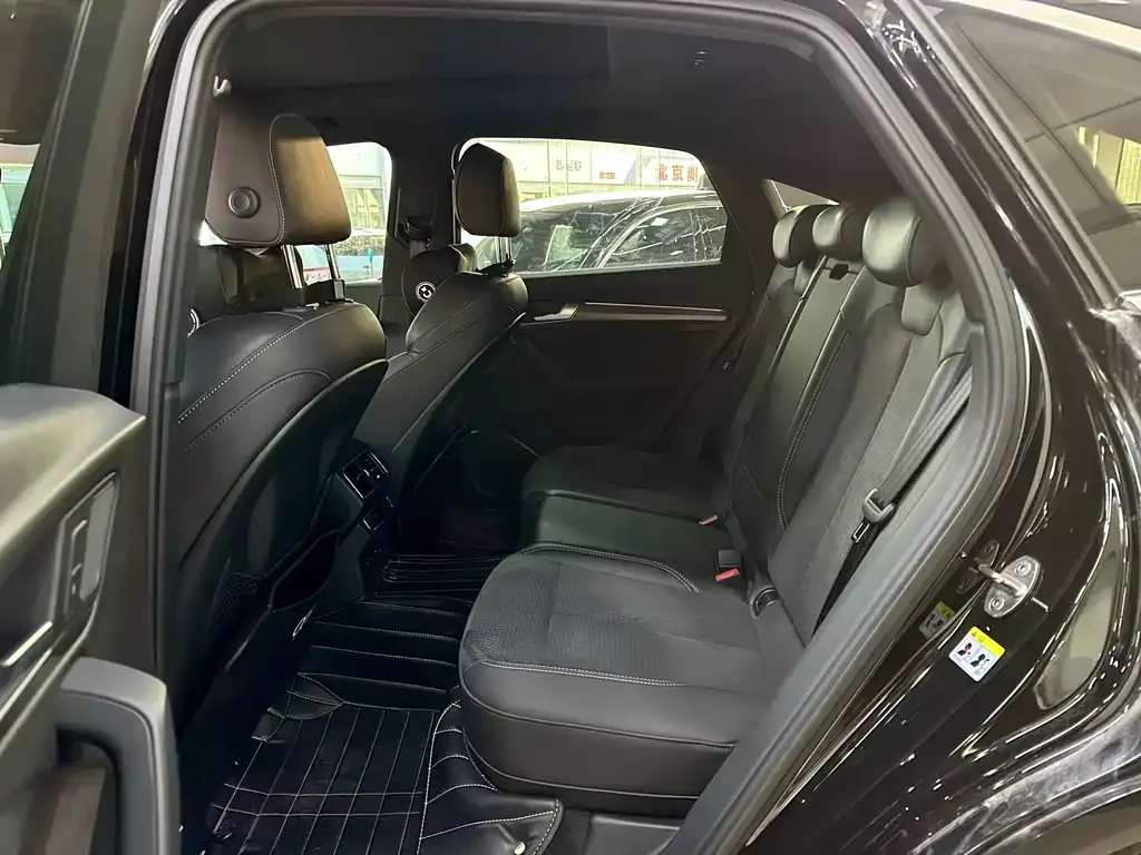 Audi Q5L Sportback — фото 6