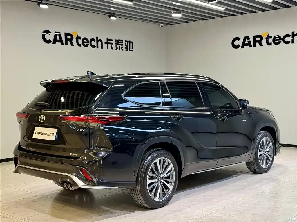 Toyota Crown Kluger 2024 из CN, фото 5