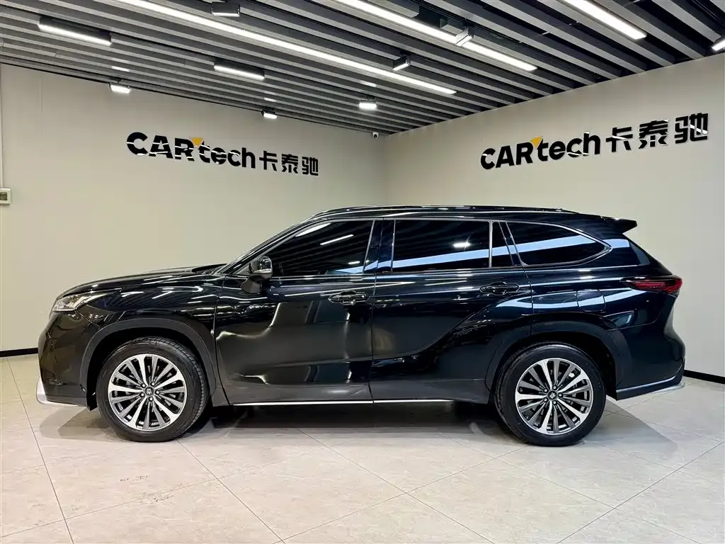 Toyota Crown Kluger 2024 из CN, фото 10