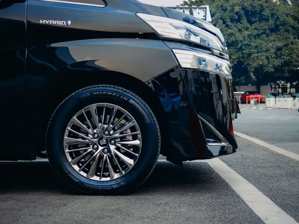 Toyota Vellfire — фото 6