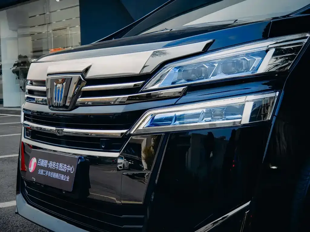 Toyota Vellfire — фото 8