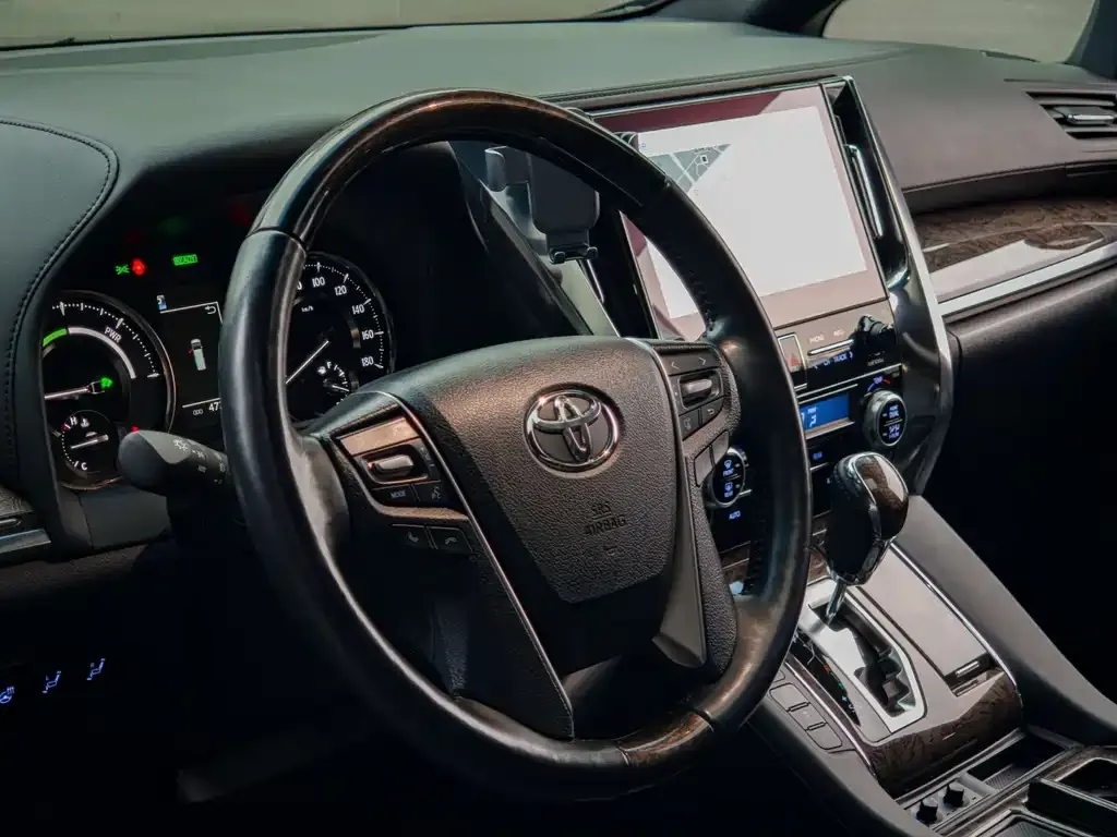 Toyota Vellfire — фото 4