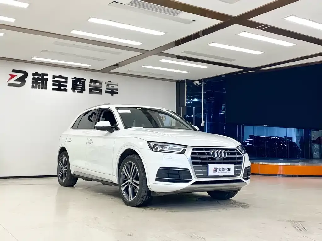 Audi Q5L — фото 5