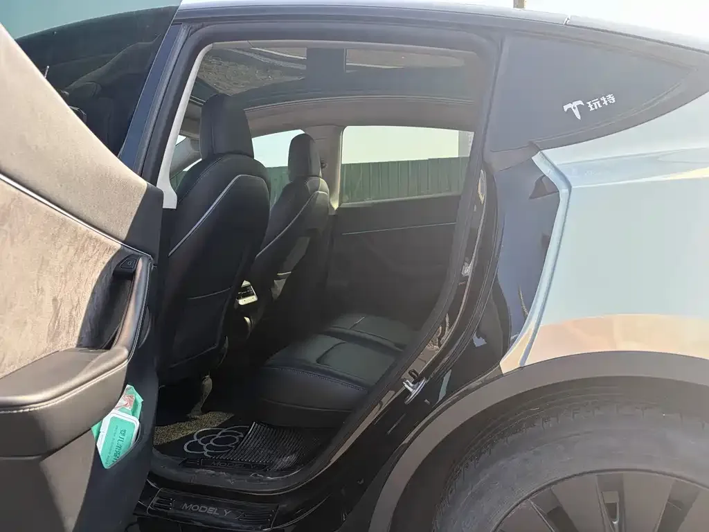 Tesla Model Y — фото 2