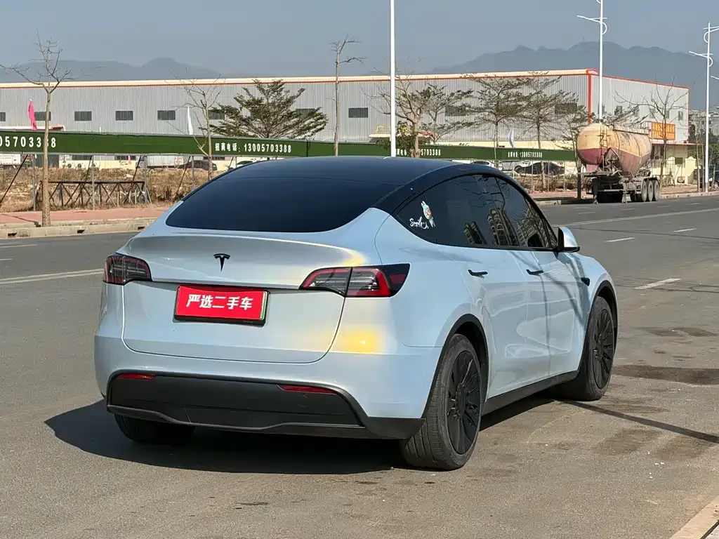 Tesla Model Y — фото 7