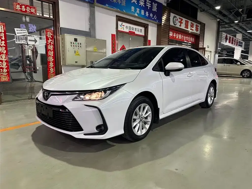 Toyota Corolla — фото 1