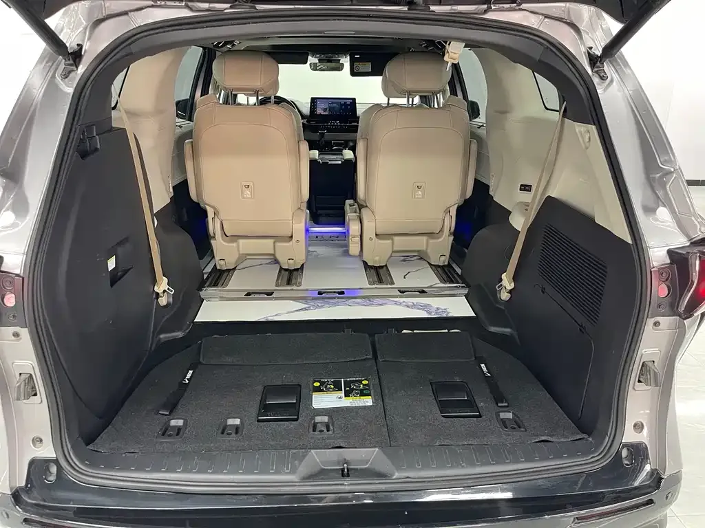 Toyota Sienna 2023 из CN, фото 5