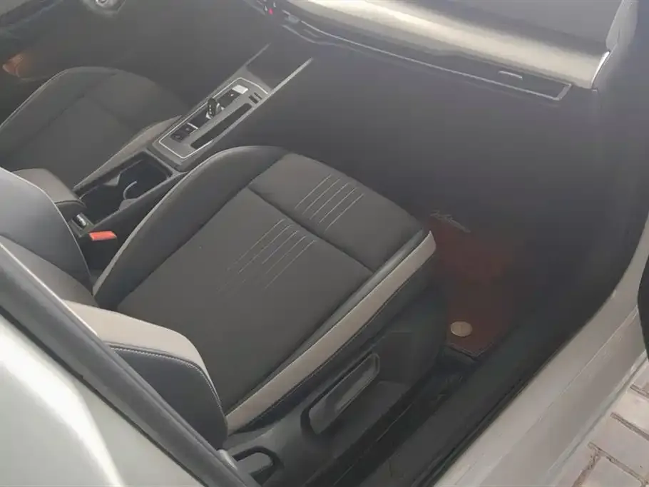 Volkswagen Golf 2021 из CN, фото 3