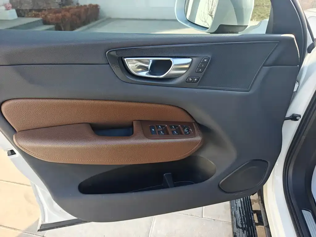 Volvo XC60 2022 из CN, фото 5