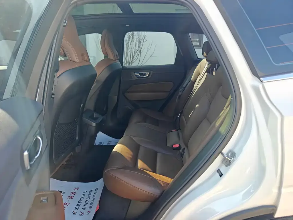 Volvo XC60 2022 из CN, фото 3