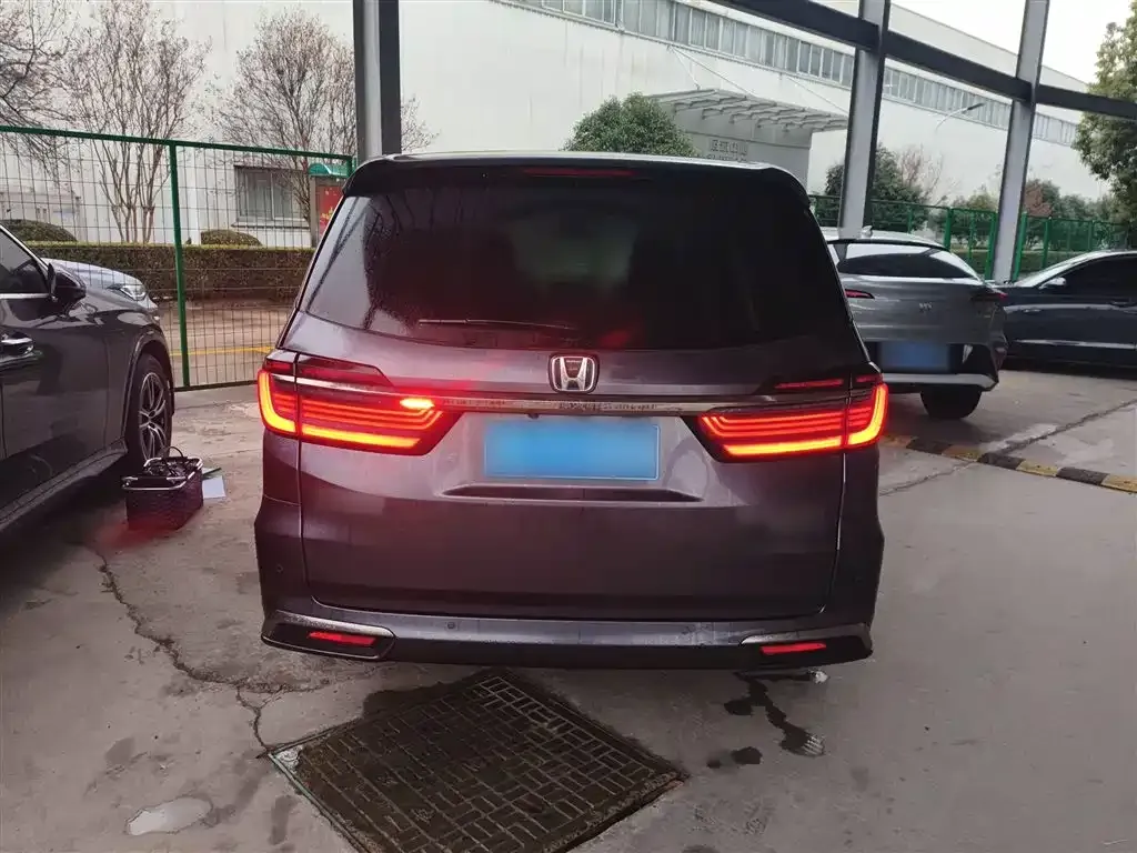 Honda Odyssey — фото 10