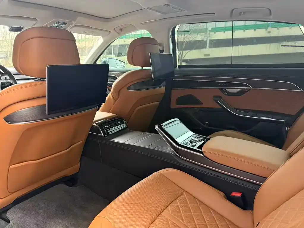 Audi A8 2023 из CN, фото 2