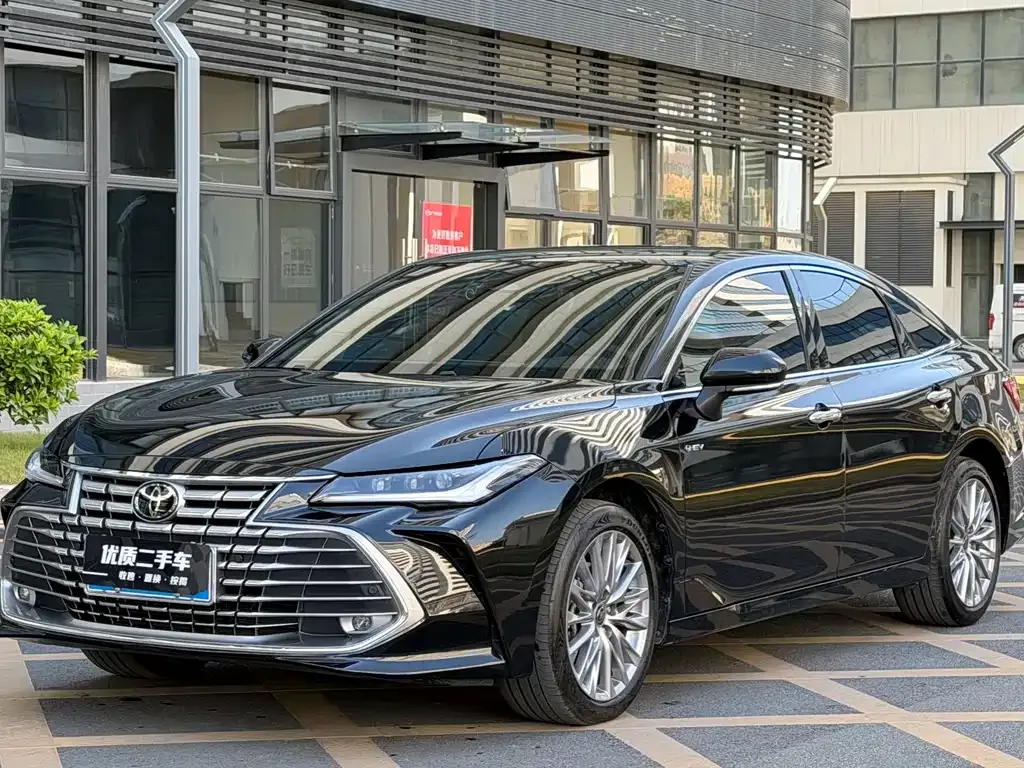 Toyota Avalon — фото 1