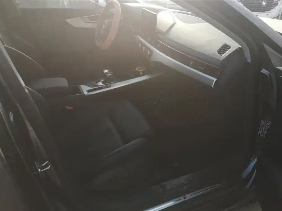 Audi A4L 2024 из CN, фото 5