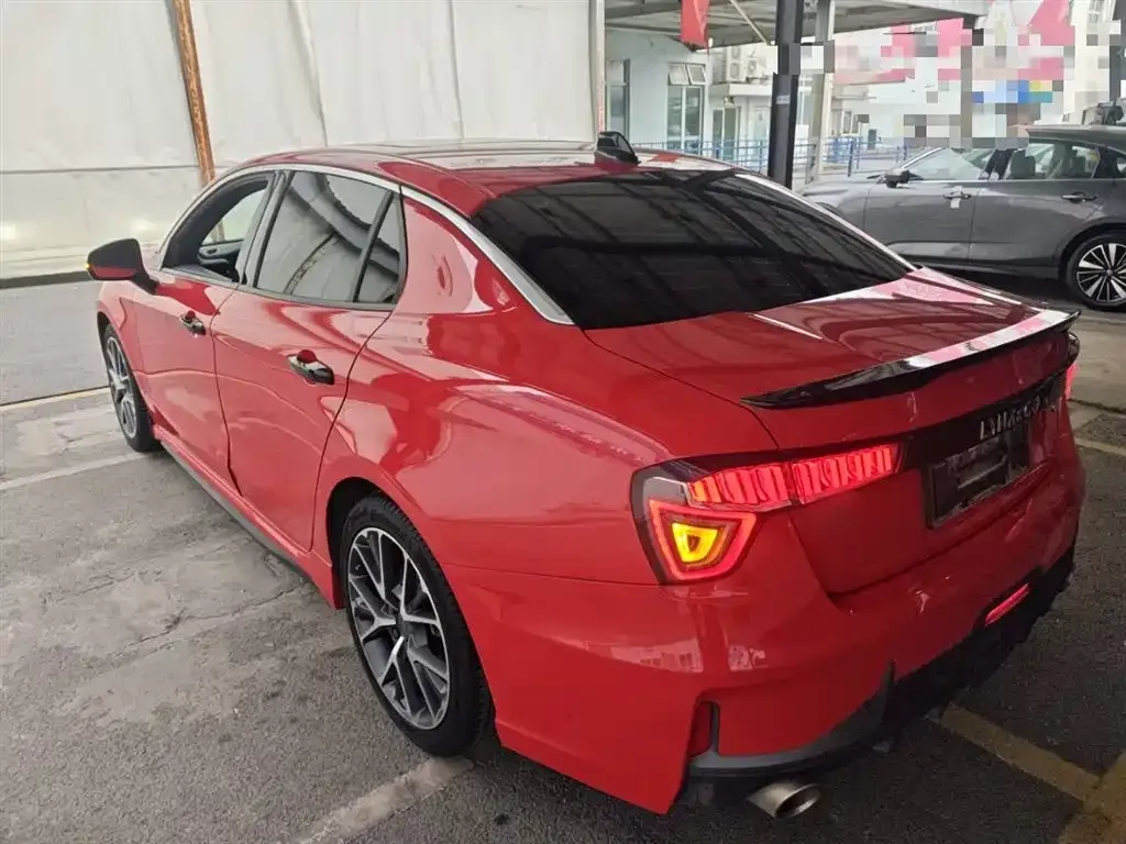 Lynk & Co 03 — фото 10