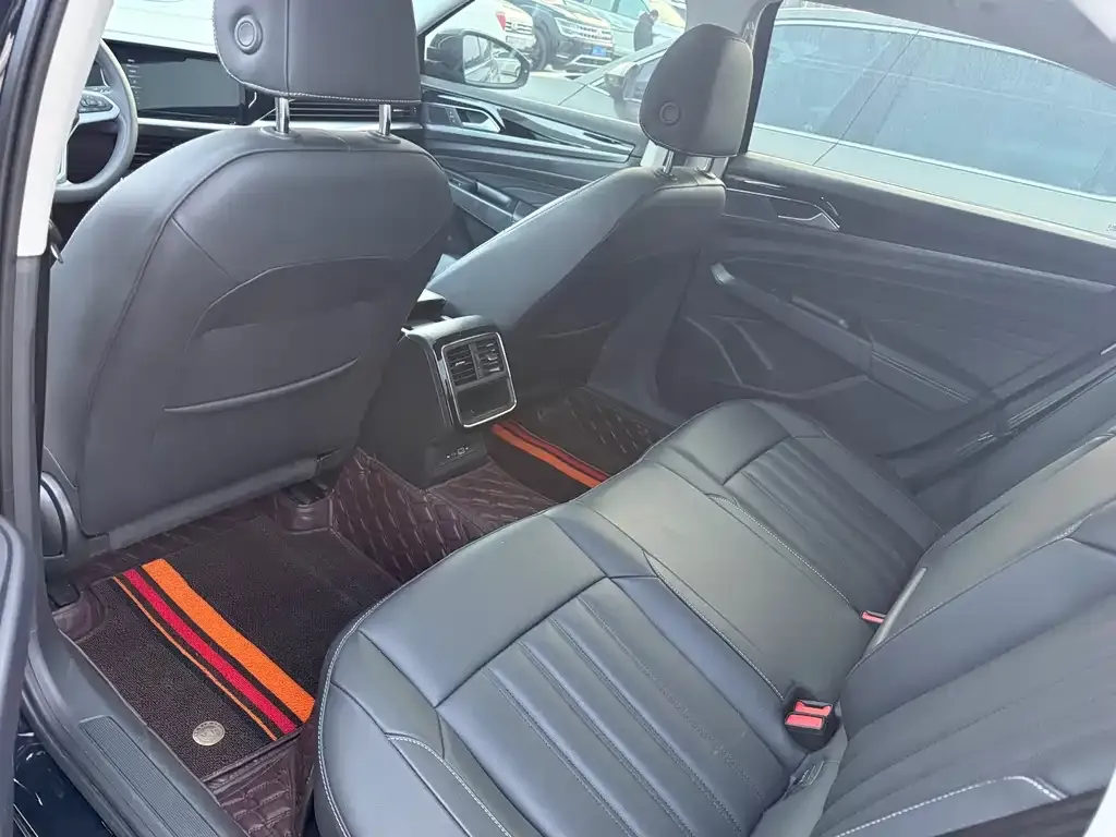 Volkswagen Passat — фото 4