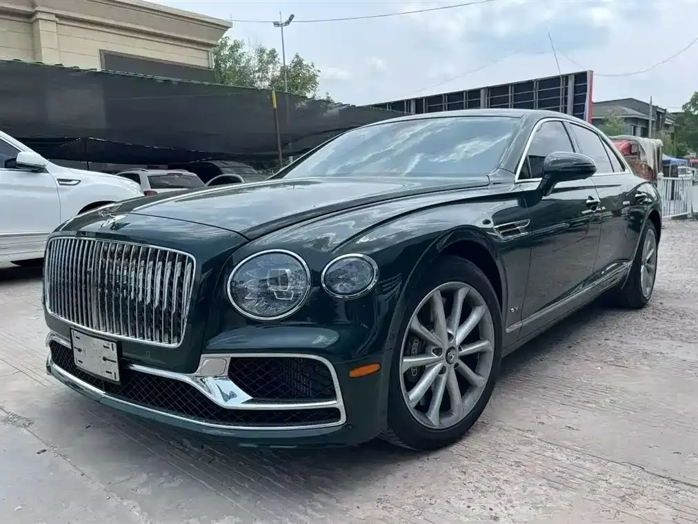 Bentley Flying Spur — фото 1
