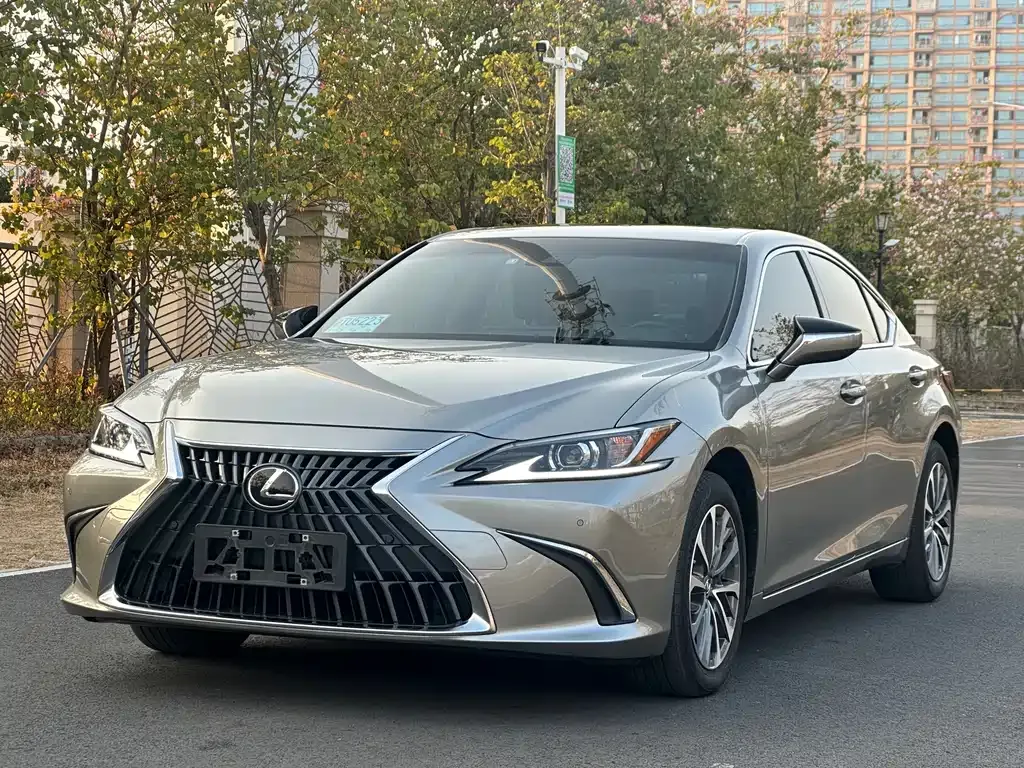 Lexus ES — фото 1