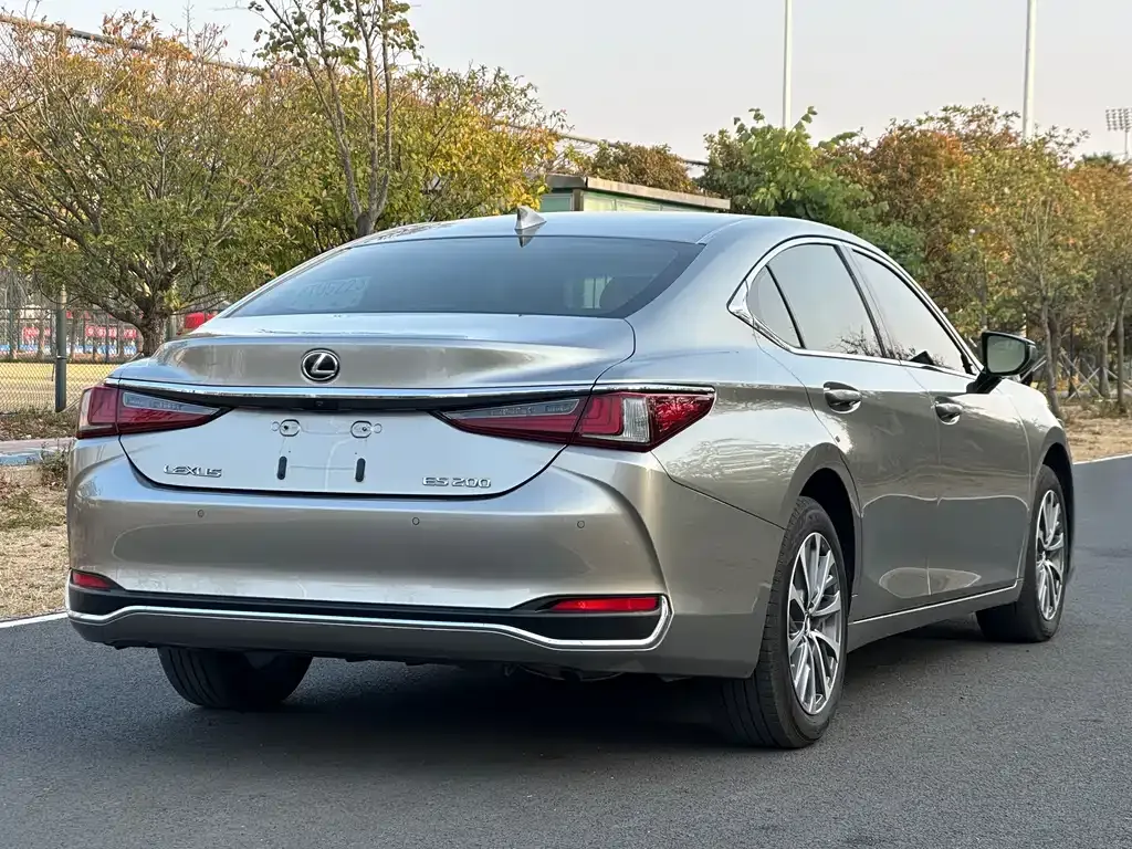 Lexus ES — фото 9