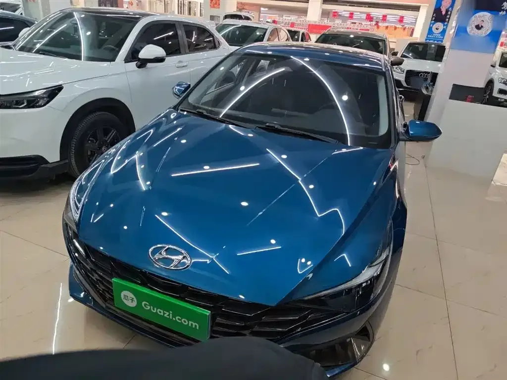 Hyundai Elantra — фото 1