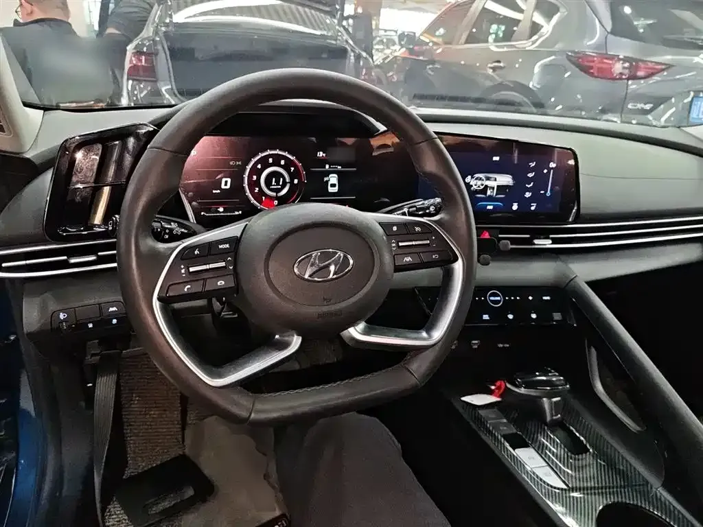 Hyundai Elantra — фото 10