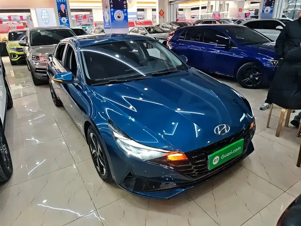 Hyundai Elantra — фото 3