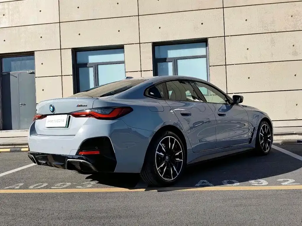 BMW i4 — фото 9