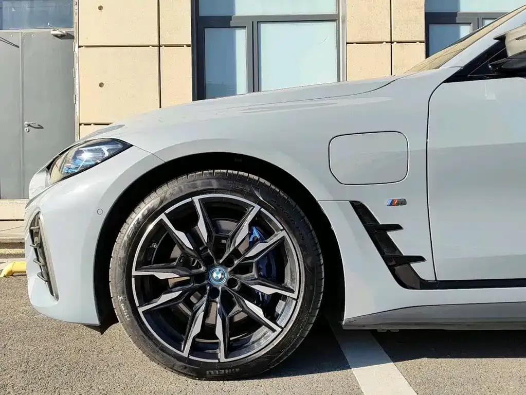 BMW i4 — фото 2