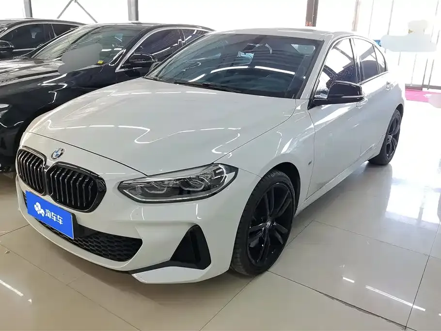 BMW 1 Series 2023 из CN, фото 1