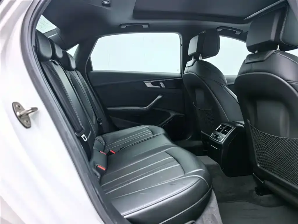 Audi A4L 2024 из CN, фото 5