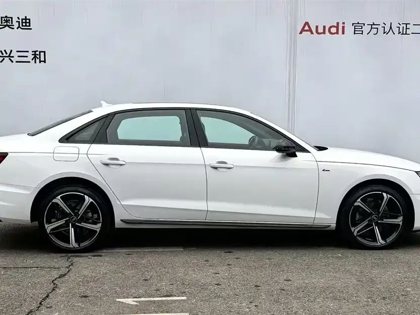 Audi A4L 2024 из CN, фото 3