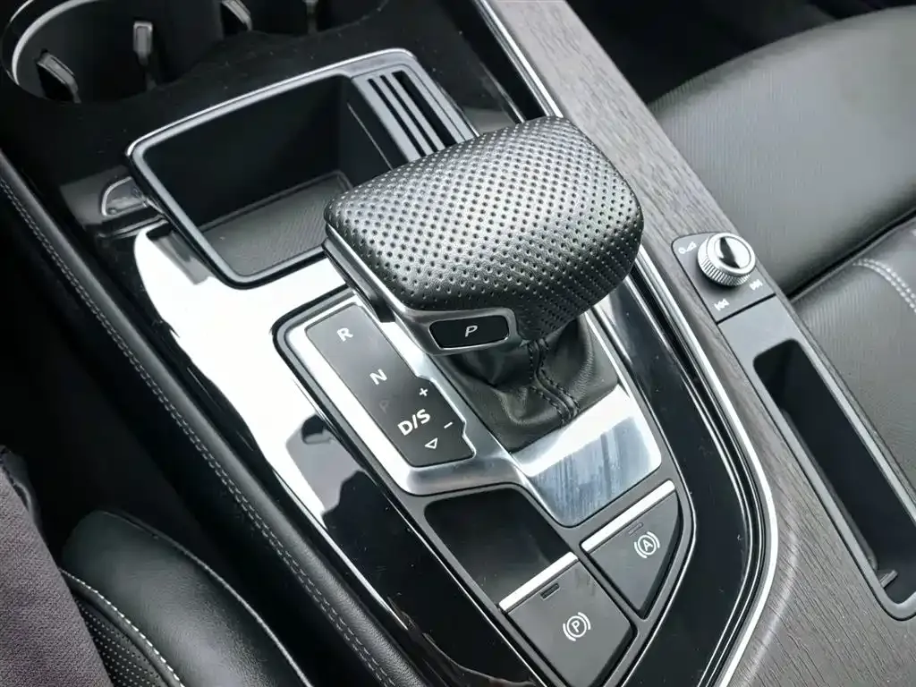 Audi A4L 2024 из CN, фото 6