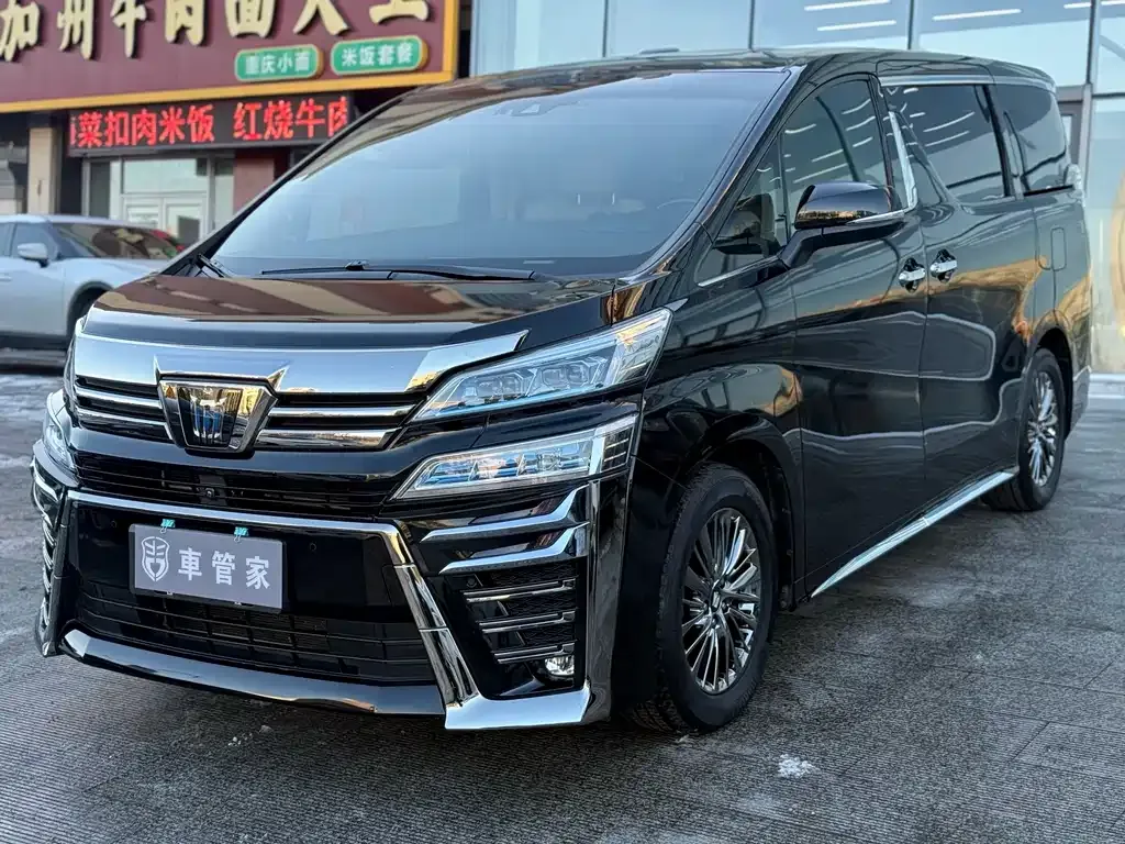 Toyota Vellfire — фото 1