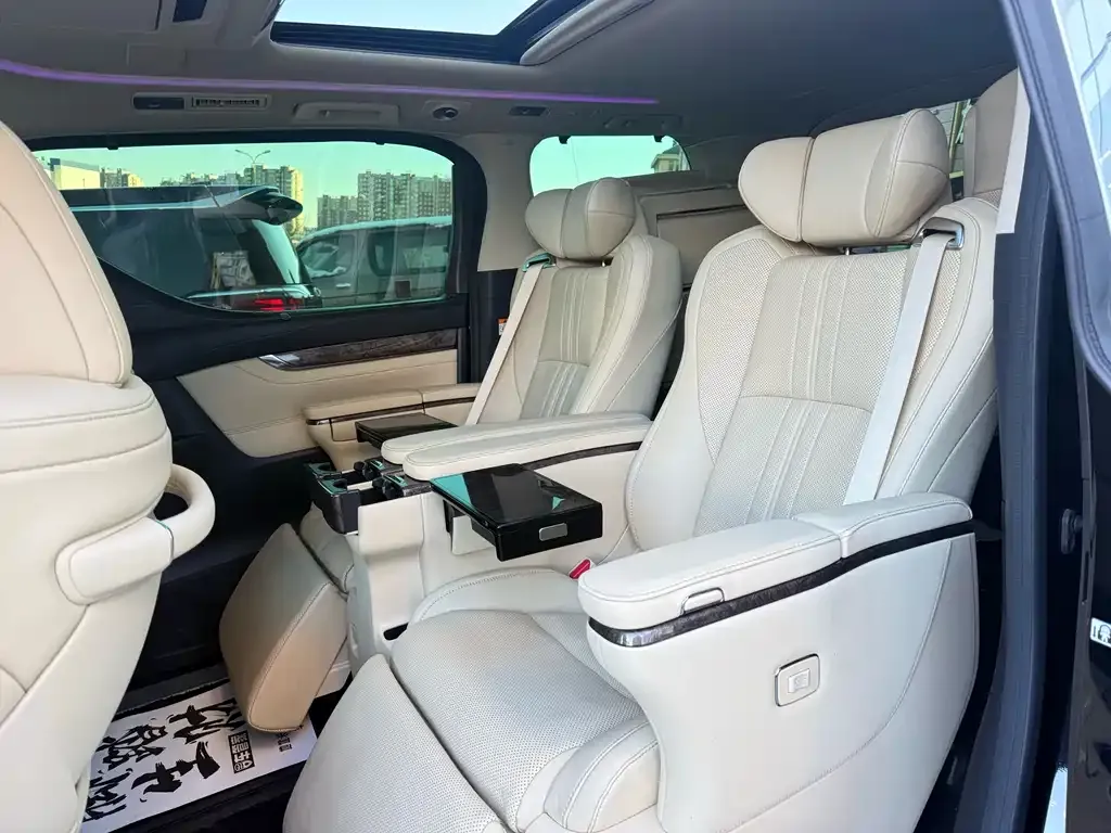 Toyota Vellfire — фото 2