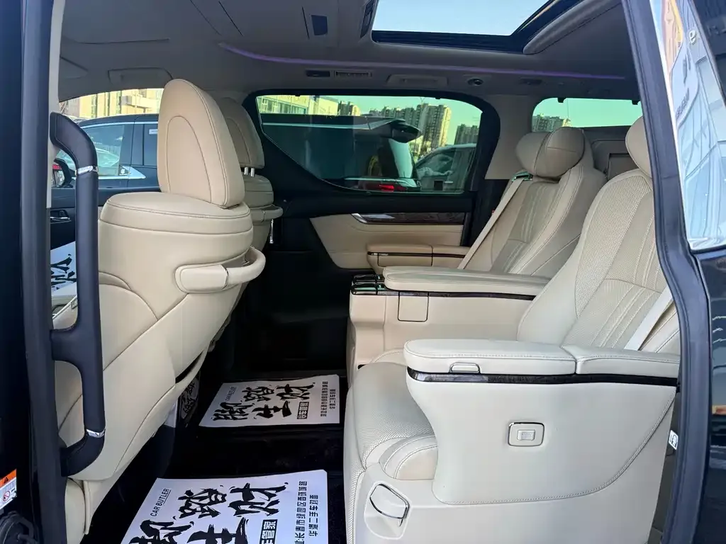 Toyota Vellfire — фото 4