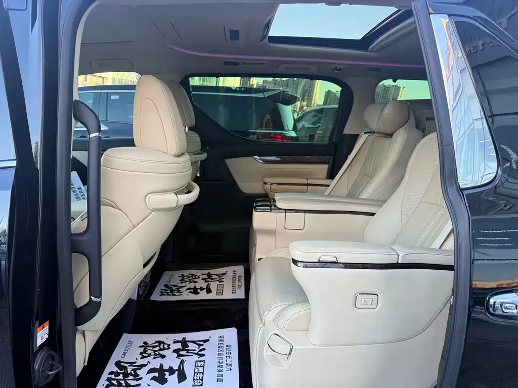Toyota Vellfire — фото 5
