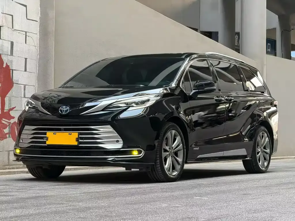 Toyota Sienna 2023 из CN, фото 1
