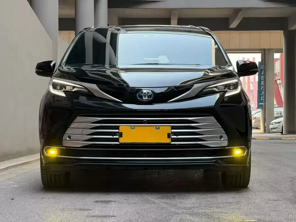 Toyota Sienna 2023 из CN, фото 3