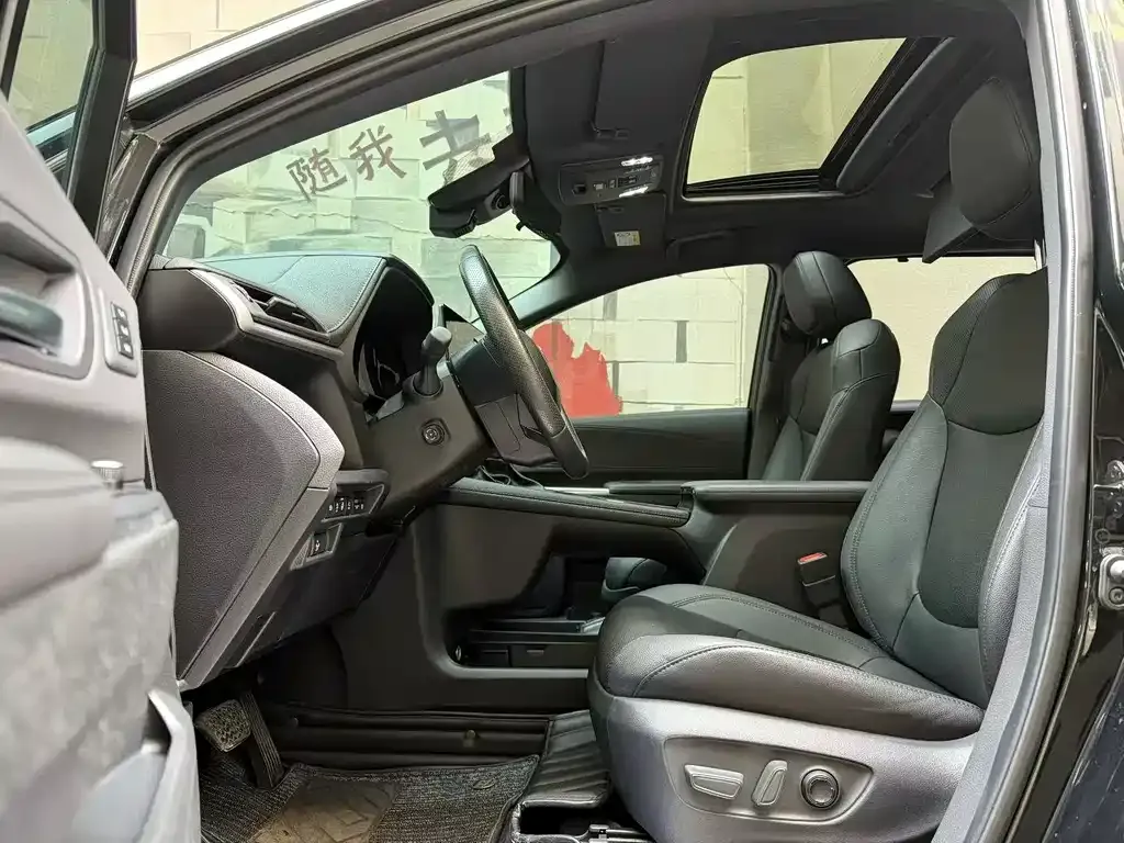 Toyota Sienna 2023 из CN, фото 9