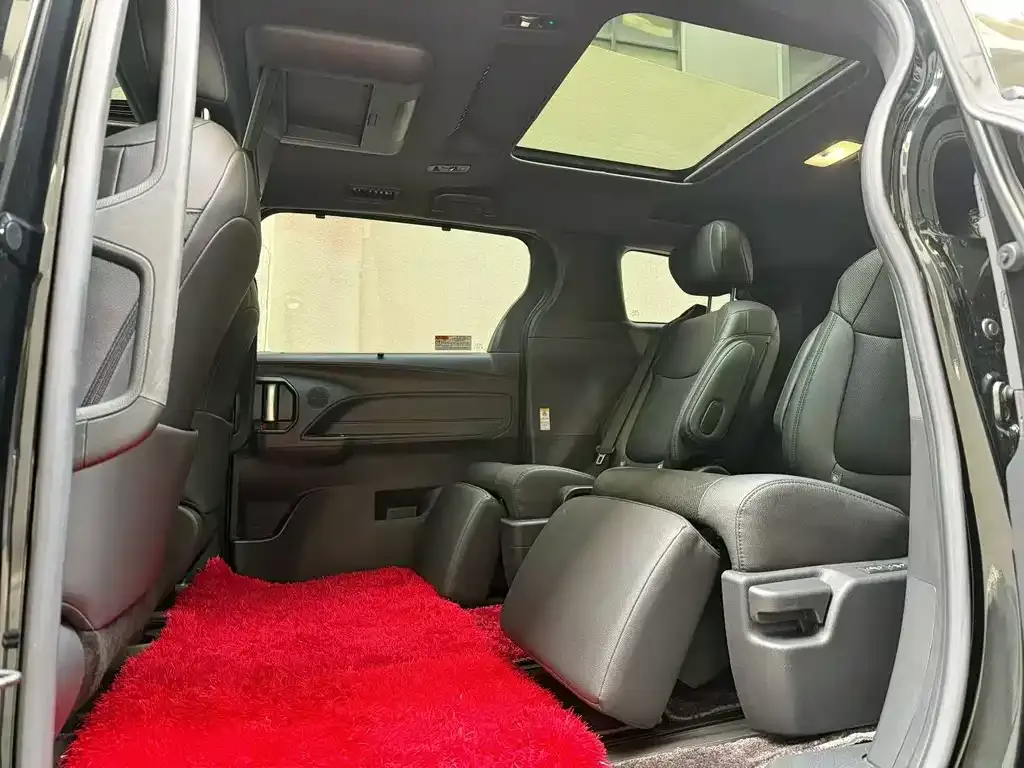 Toyota Sienna 2023 из CN, фото 6