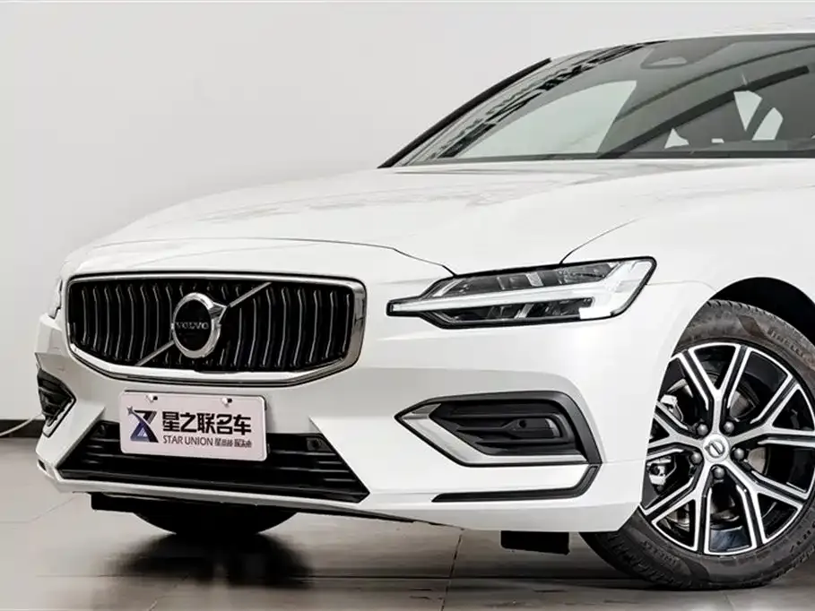 Volvo S60 2025 из CN, фото 4