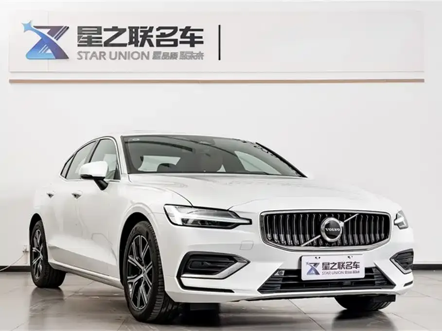 Volvo S60 2025 из CN, фото 2