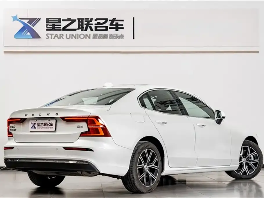 Volvo S60 2025 из CN, фото 3