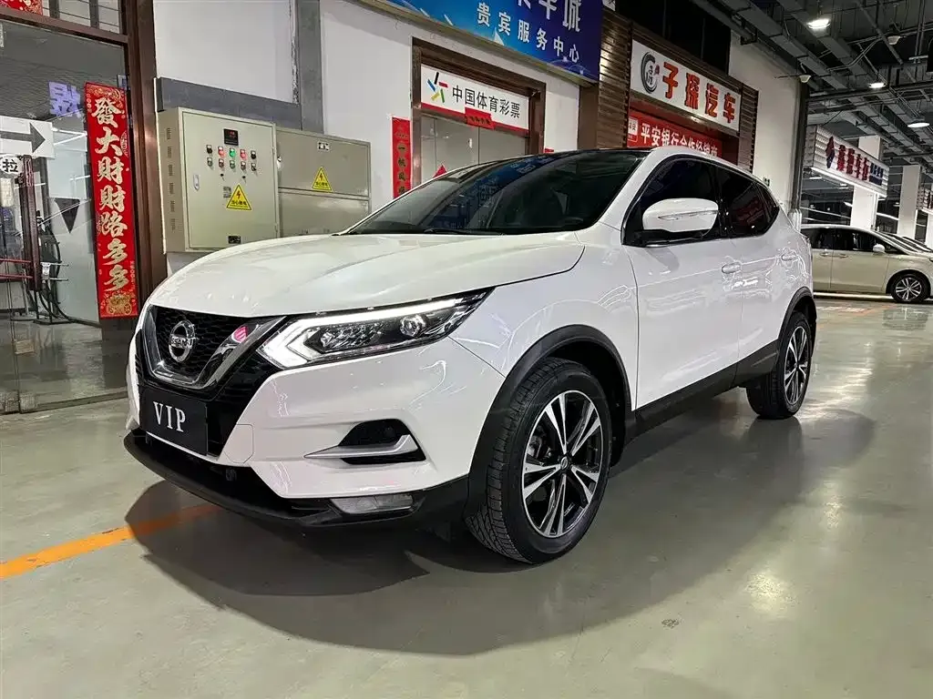 Nissan Qashqai — фото 1