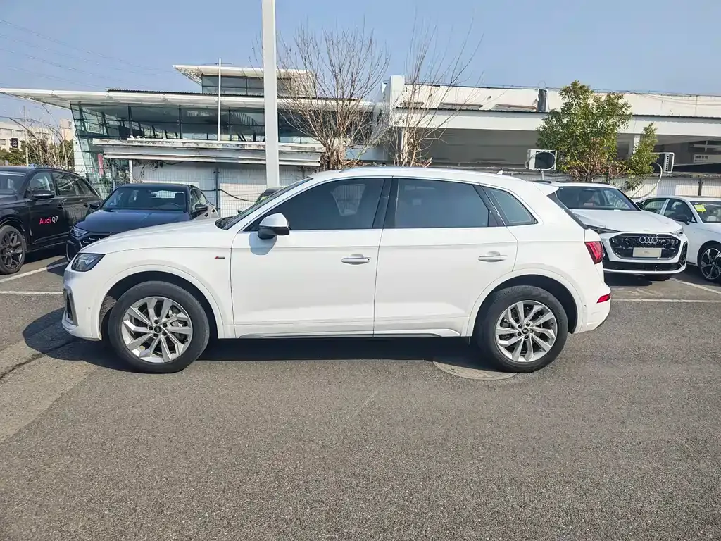 Audi Q5L 2022 из CN, фото 8