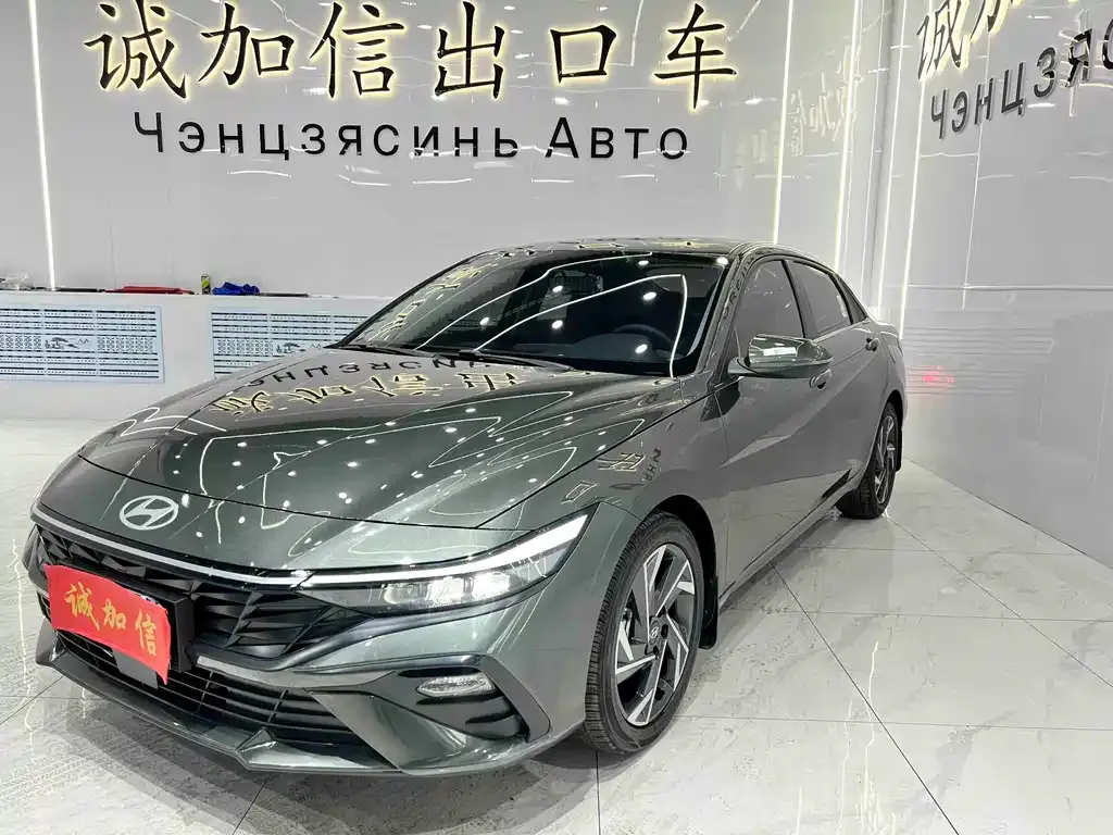 Hyundai Elantra — фото 1