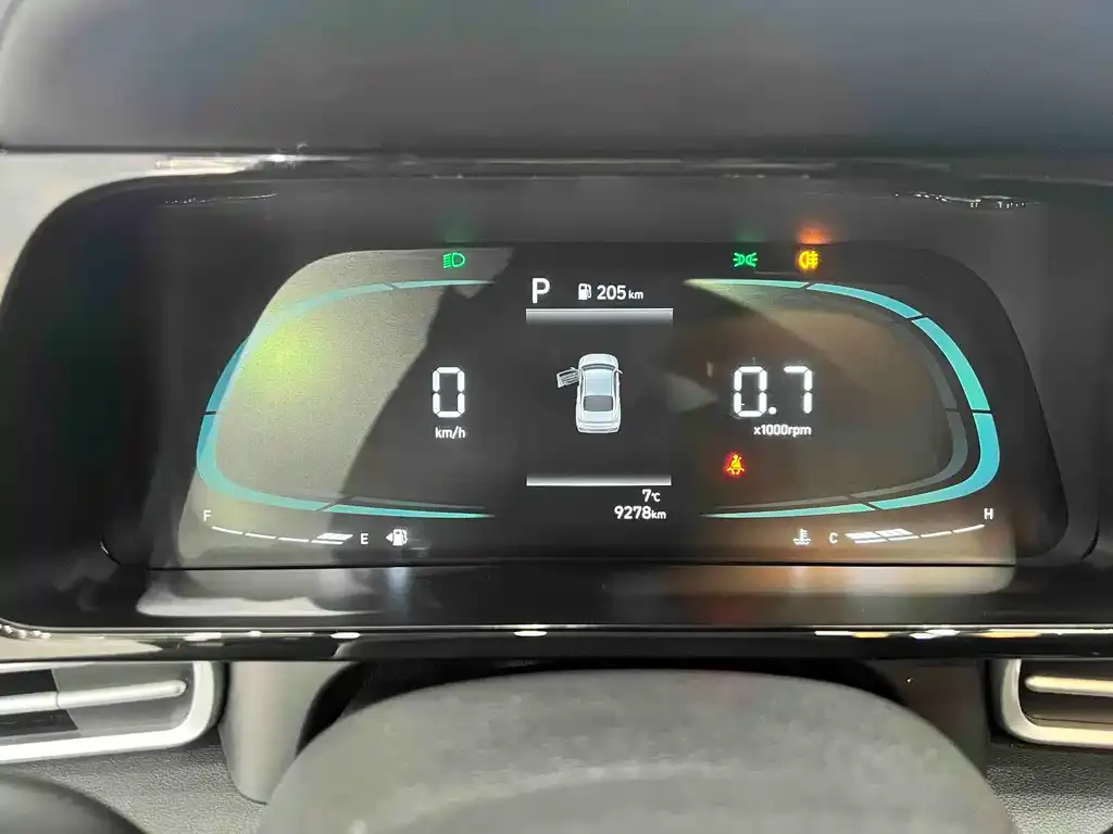 Hyundai Elantra — фото 2