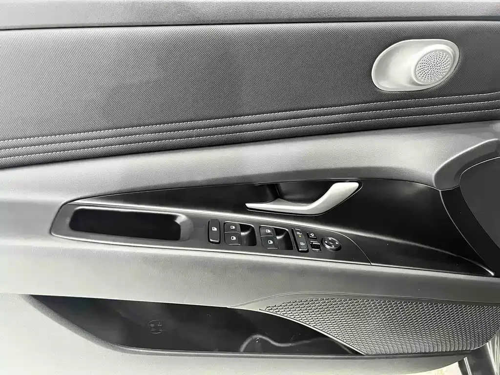 Hyundai Elantra — фото 10