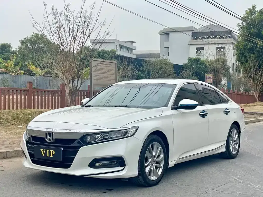 Honda Accord — фото 1